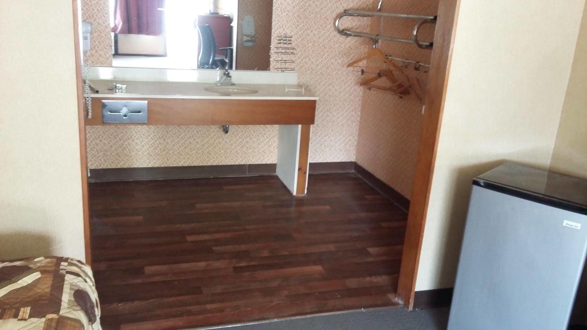 Paris Inn And Suites ภายนอก รูปภาพ